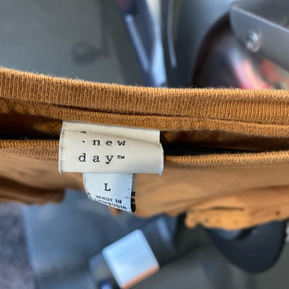 Top - Picture 3 of 3